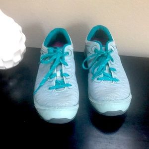 Ahnu Teva Sugar Pine 2 Air Mesh Hiking Shoes Women's 10.5 Color is aqua & teal